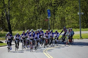 Enebakk rundt 1. mai. Heiagjengen har møteplass på toppen av Durudbakken